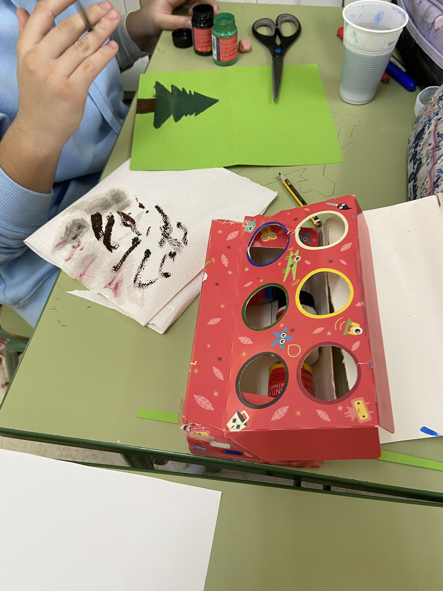 mcarmenmm's tweet photo. Working hard @CPEIBasBellvis in our Xmas cards for our mates from Greece #MythHunters #eTwinning @eTwinnico @ProgramasRM https://t.co/Ykly577Zyt