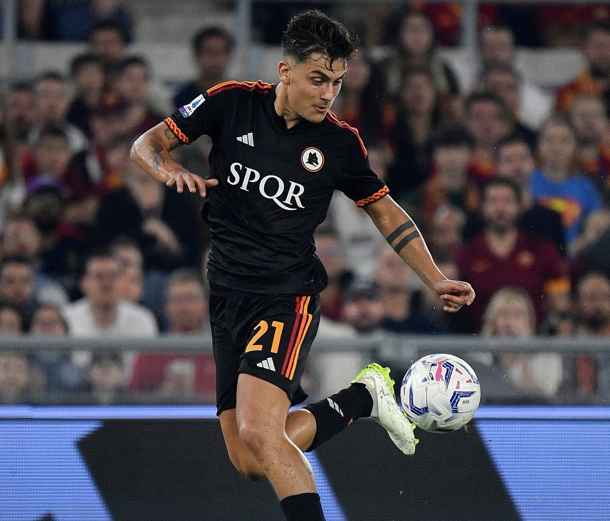 Shirt of the day📦:AS Roma 23/24 3rd SPQR.☀️Best shirt this season,🤩🐺🇮🇹with main man, La Joya at the back2️⃣1️⃣lovely trimmings and button up from adidas😮‍💨✅ 23/24, Roma collection 🔝
#football #futbol #SerieA #calcio #camiseta #footballshirt #footballshirtcollector #ASRoma #Roma