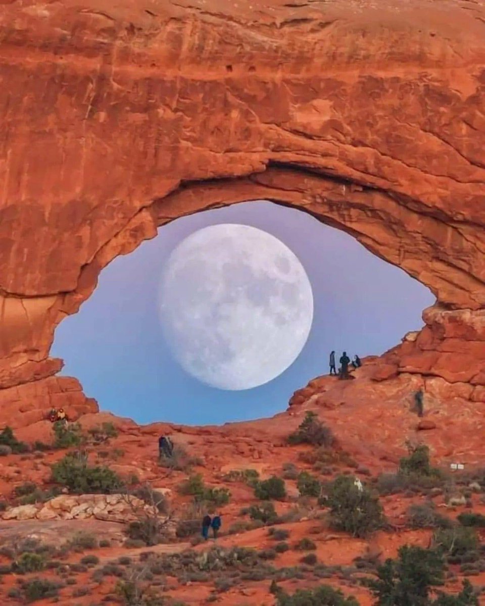Yunhehtn's tweet image. Photographer Zach Cooley captured the moment the full moon looked like a giant eye as it passed through a rocky arch at Arches National Park in Utah, USA.