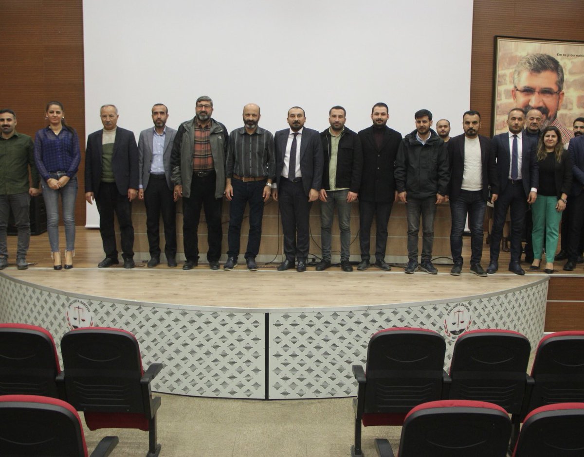 Şanlıurfa Barosu İnsan Hakları Merkezi, İHD Urfa Şubesi ve ÖHD Urfa Şubesi’nce  düzenlen İnsan Hakları Haftası programında Göç ve iltica Merkezi olarak 4 Aralık Pazartesi günü “İnsan Hakları Bağlamında Göç ve Gönüllü Geri Dönüş” ü  ele aldık.Emeği geçen herkese teşekkür ederiz.