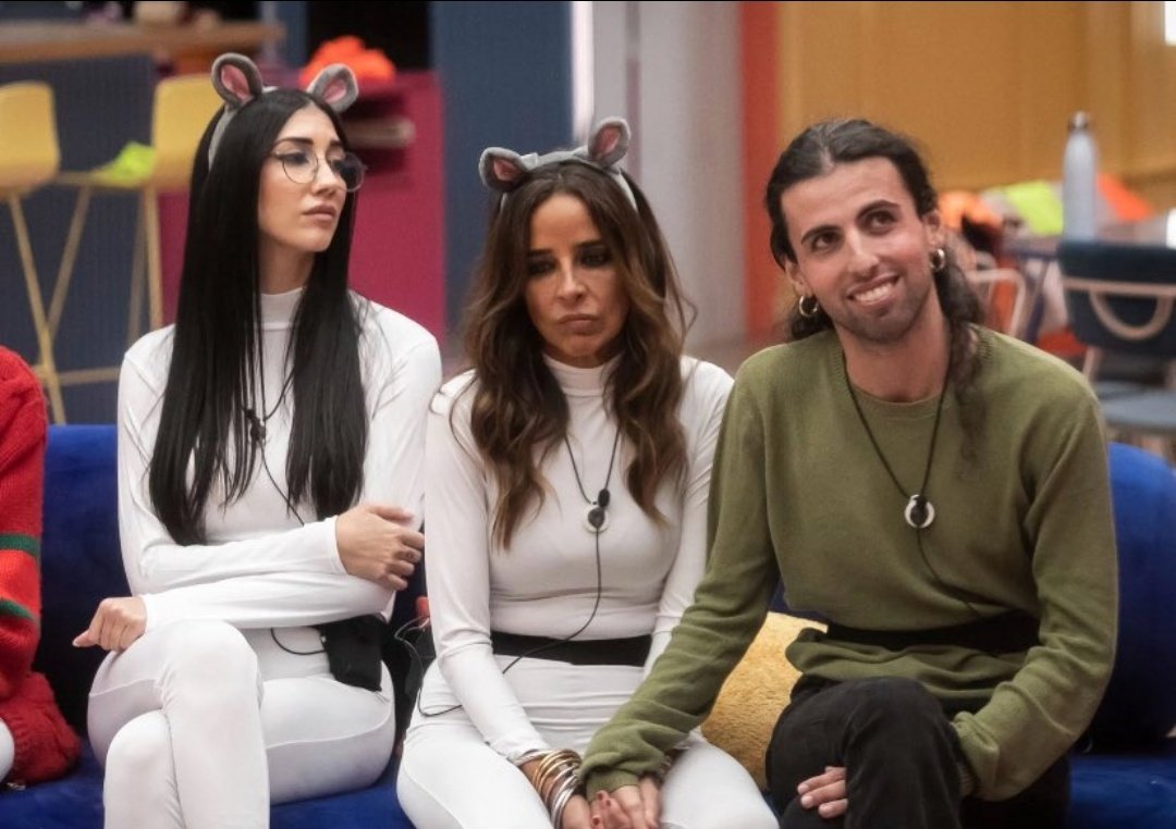 Maszorratodavia's tweet image. Lo que hemos sufrido hasta llegar a ser finalistas... 

Yo no olvidó aún que en el peor momento de Albert la señora Bozzo le dió de lado y le chupo un huevo que fuese expulsado...

No echó ni una lágrima por el...

Yo tampoco la echó por ella...

#GHVIP04D