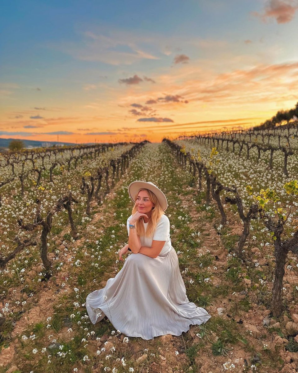 Coneixeu el #GrandTourCatalunya? Un #roadtrip circular per descobrir els tops de Catalunya🍇 La @MarinaComes va visitar el #Penedès fa uns dies fent el tram 1 i ens va compartir aquesta 📸. Gràcies per venir, el #Penedès és casa teva! #penedesexperience @catexperience