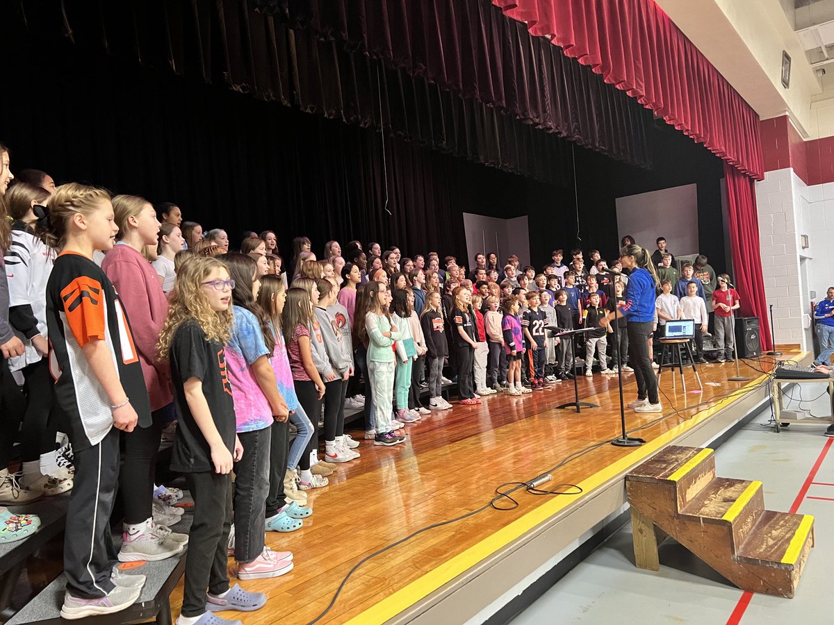 Whole-school rehearsal for our 5/6 grade chorus is ROCKIN! Join us tmrw evening for the concerts. ⁦#120strong @FHSchools⁩