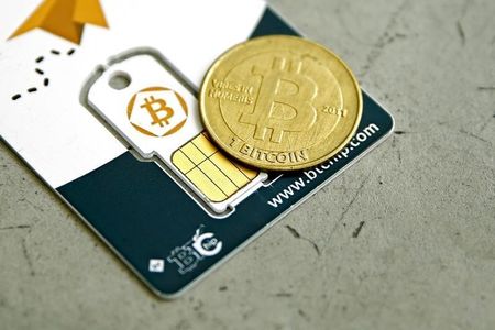 Esrocapital's tweet photo. Bitcoin está de vuelta por encima de los $40.000, continuando su reciente aumento en medio de la anticipación por una posible aprobación de un ETF en los Estados Unidos. Y ETH también está en alza. https://t.co/KpEsRVffTu