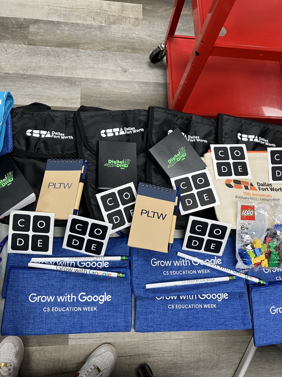 javierfaguilar's tweet photo. In our 1st day of #CSEdweek #ImpactsofComputing our  students @efwmaschool #exploring/#learning what is new for the #HourOfCode 
#CSFirst @GoogleForEdu #CodeWithGoogle #networking #AFEteacher #teamwork #equity #diversity #confidence  #creativity #CSforALL #EveryCanCode @dfwcsta https://t.co/Djr4GQbi4j