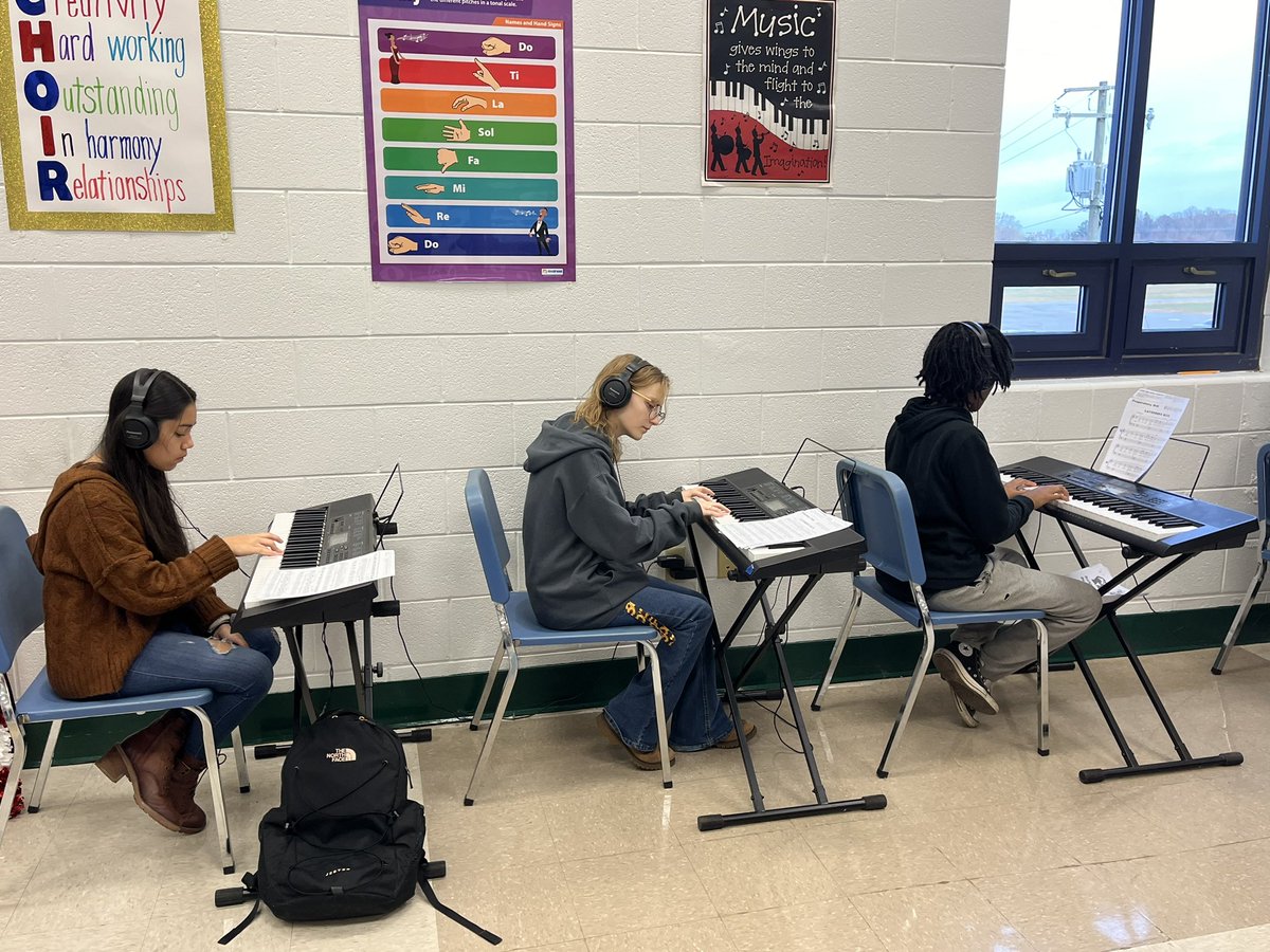 Katie Jamrozy Hamby (@ktjamshamby) on Twitter photo Loving the 1:1 attention Ms D gives to each of her piano students!! 💚💛
#RaidersRISE #RaidersShowUp #TeamAmelia #MakeADifference
@AmeiaCounty_HS <a href="/AmeliaSchools/">Amelia County Schools</a> Loving the 1:1 attention Ms D gives to each of her piano students!! 💚💛
#RaidersRISE #RaidersShowUp #TeamAmelia #MakeADifference
@AmeiaCounty_HS <a href="/AmeliaSchools/">Amelia County Schools</a>