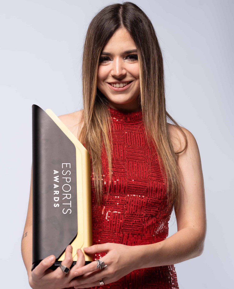 esportsawards's tweet photo. The 2023 Streamer of the Year! 🏆

@samyriveratv

#EsportsAwards2023 https://t.co/wF2ep8XBQ0