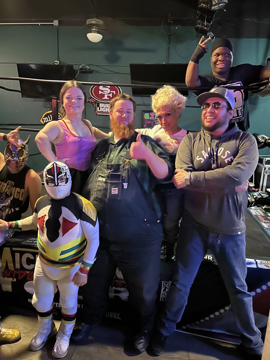 #TeamILLEGALAMIGO was in full effect at #MicroMania #MidgetWrestling this weekend highly recommend it for sure @MicroManiaTour @TheBridgetTM