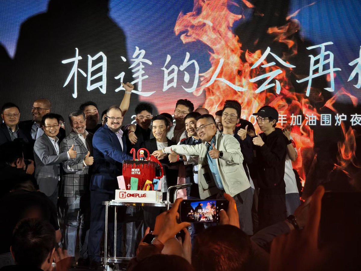 mingjuan_hou's tweet photo. Ten years of partnership, ten years of pursuing excellence. #Qualcomm CEO and President @cristianoamon joined @PeteLau in celebrating the 10th anniversary of @oneplus.  We shared so many great moments and built up great products together. 🍻 https://t.co/HOAkTuEM5f