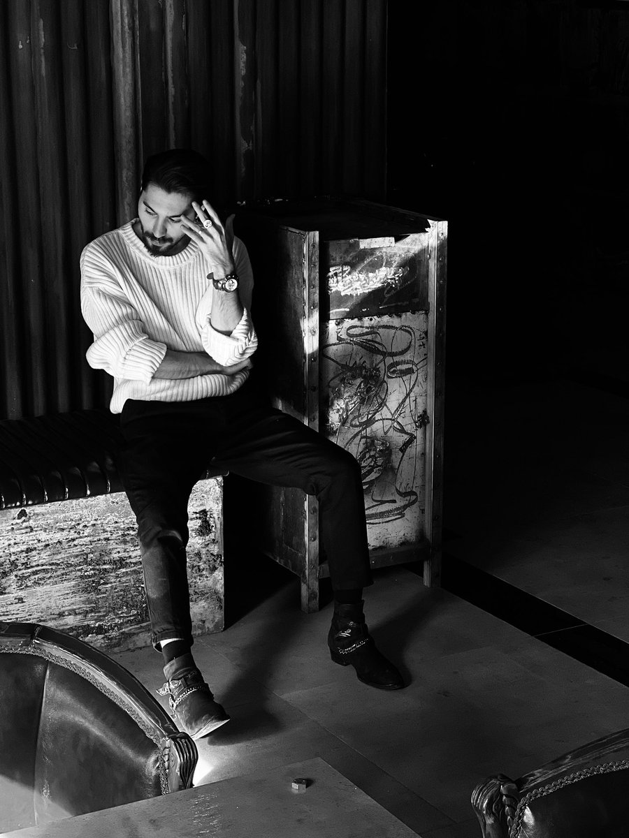 thebibak's tweet photo. I WILL NEVER EXILLE YOU FROM MY MIND.
#DIVANFACTORY https://t.co/zfe4Z40uIc