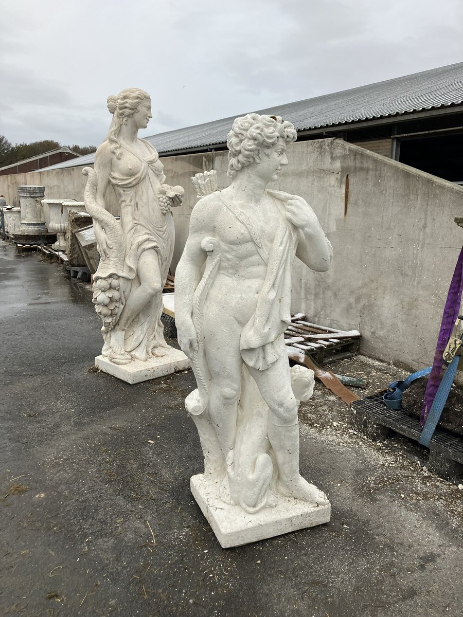 ChristianHermus's tweet photo. De restauratie van de beelden en vazen van #landgoed #Mattemburgh is in volle gang! Deze werkzaamheden worden uitgevoerd met behulp van subsidie vanuit Stichting de Versterking en het @DinamoFonds. https://t.co/mJegrdnPcl