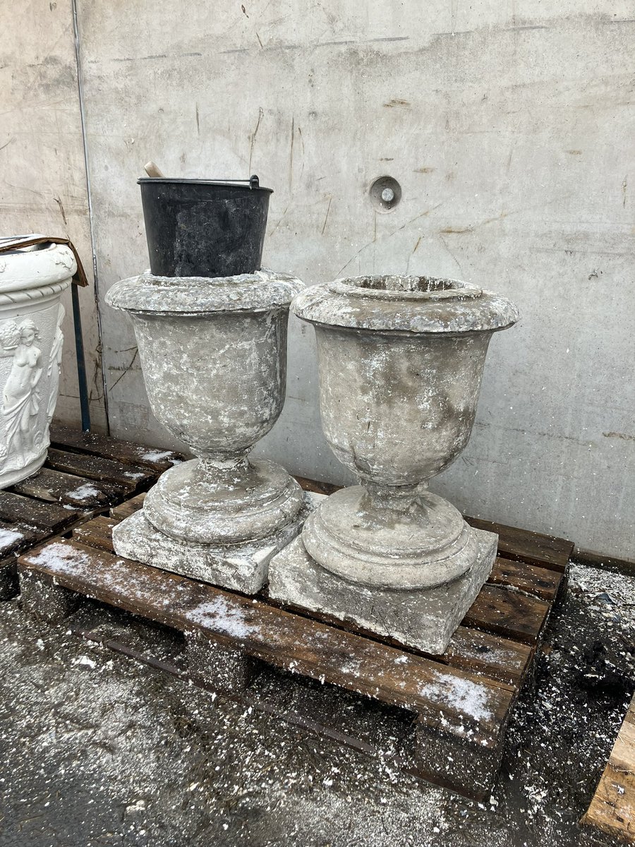 ChristianHermus's tweet photo. De restauratie van de beelden en vazen van #landgoed #Mattemburgh is in volle gang! Deze werkzaamheden worden uitgevoerd met behulp van subsidie vanuit Stichting de Versterking en het @DinamoFonds. https://t.co/mJegrdnPcl