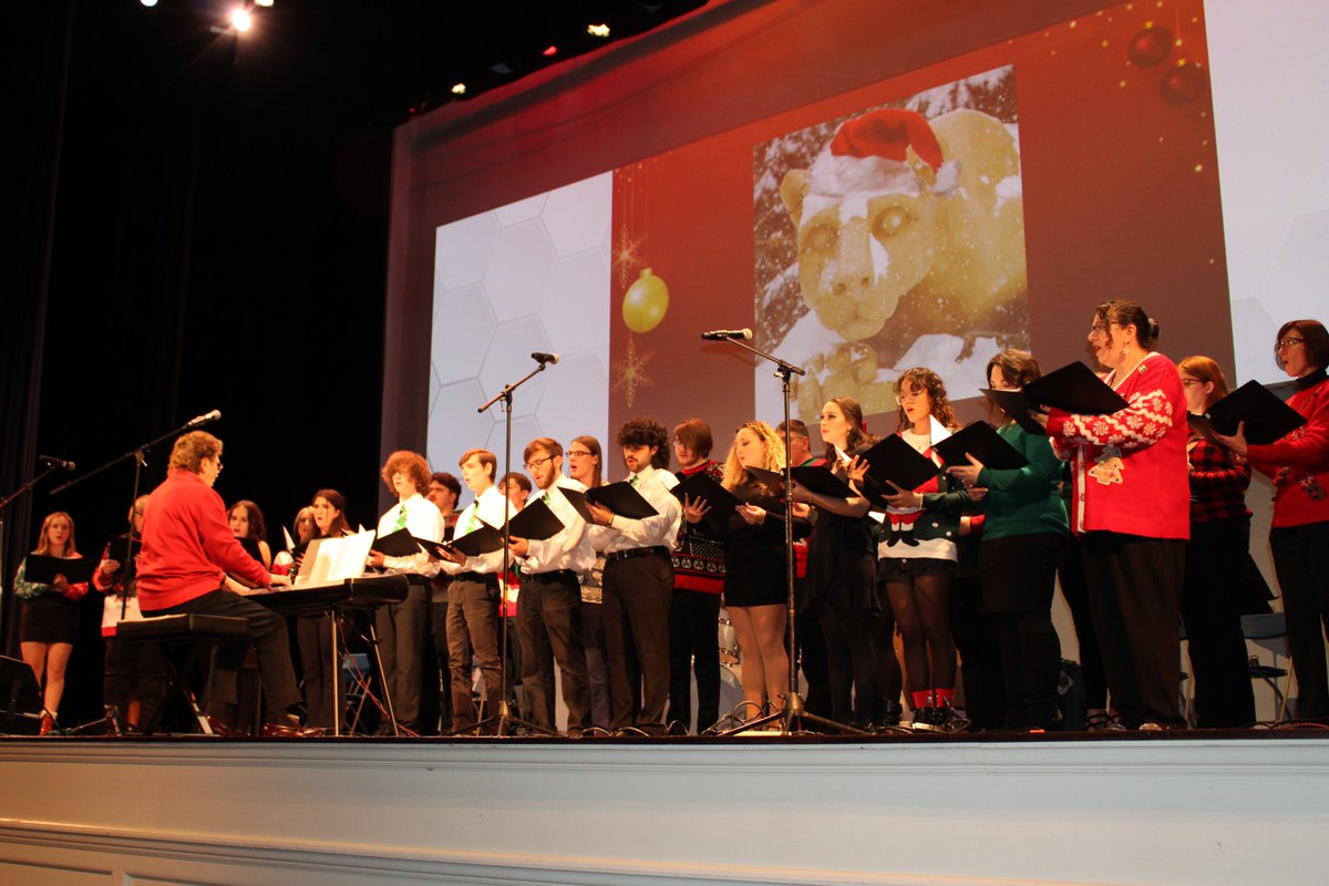 PennStateSN's tweet image. The Penn State Scranton Chorale, Roc[k]tet, and Campus Jazz Band kicked off the holiday season at its annual Holiday Concert! 🎼

Thank you to Lackawanna College and The Schwartz Mack Foundation for their invaluable support.

Check out the photos below:
flickr.com/photos/pennsta…