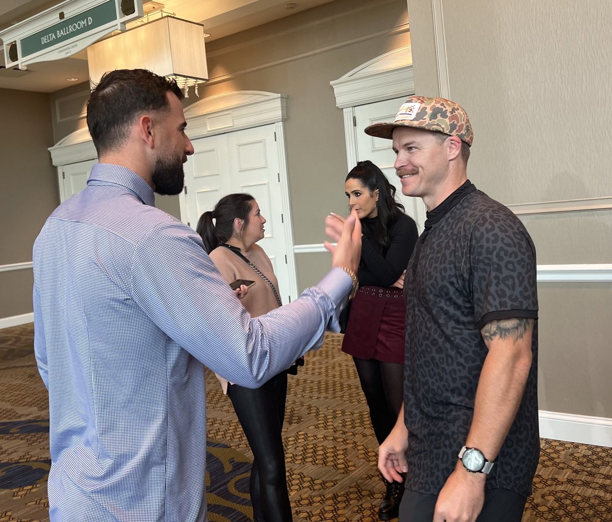 PeteAbe's tweet photo. Big day at the Winter Meetings for former Sox middle infielders as Deven Marrero says hello to Brock Holt. They’re both looking into opportunities in the game. That’s Lakyn Holt and MLB Network’s Lauren Shehadi in the back. https://t.co/EJhwaTZL4d