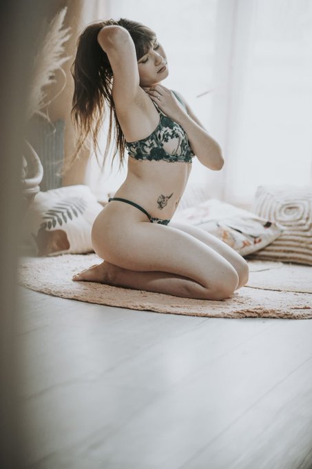 J&rsquo;adore ❤️❤️😘😘  Merci &agrave; la belle @AnaliaDelys  pour cette magnifique photo parmi d&rsquo;autre  #sexy #sensualit&eacute; #tatoo <a class="tags" target="_blank" title="On Twitter" href="/?out=eyJ0eXAiOiJKV1QiLCJhbGciOiJIUzUxMiJ9.eyJpYXQiOjE3MjkyNzkxNTAsImlzcyI6InR3cG9ybnN0YXJzLmNvbSIsIm5iZiI6MTcyOTI3OTE1MCwiZXhwIjoxNzYwODE1MTUwLCJyZWRpcmVjdF91cmwiOiJodHRwczovL3R3aXR0ZXIuY29tL0FuYWxpYURlbHlzIn0.U4yS62LA2y5WNB6dtLQyjyemaxKbxB3u3rW-9Pa67Dp5ahqW0hm9A4VW9Fq1VmOmIQjzZwvxKTdyhyRMDLl1iA">@AnaliaDelys</a><a href="/tag/love"class="tags"><span>#love</span></a><a href="/tag/sexy"class="tags"><span>#sexy</span></a><a href="/tag/tatoo"class="tags"><span>#tatoo</span></a><a href="/tag/sensualit%C3%A9"class="tags"><span>#sensualit&eacute;</span></a>