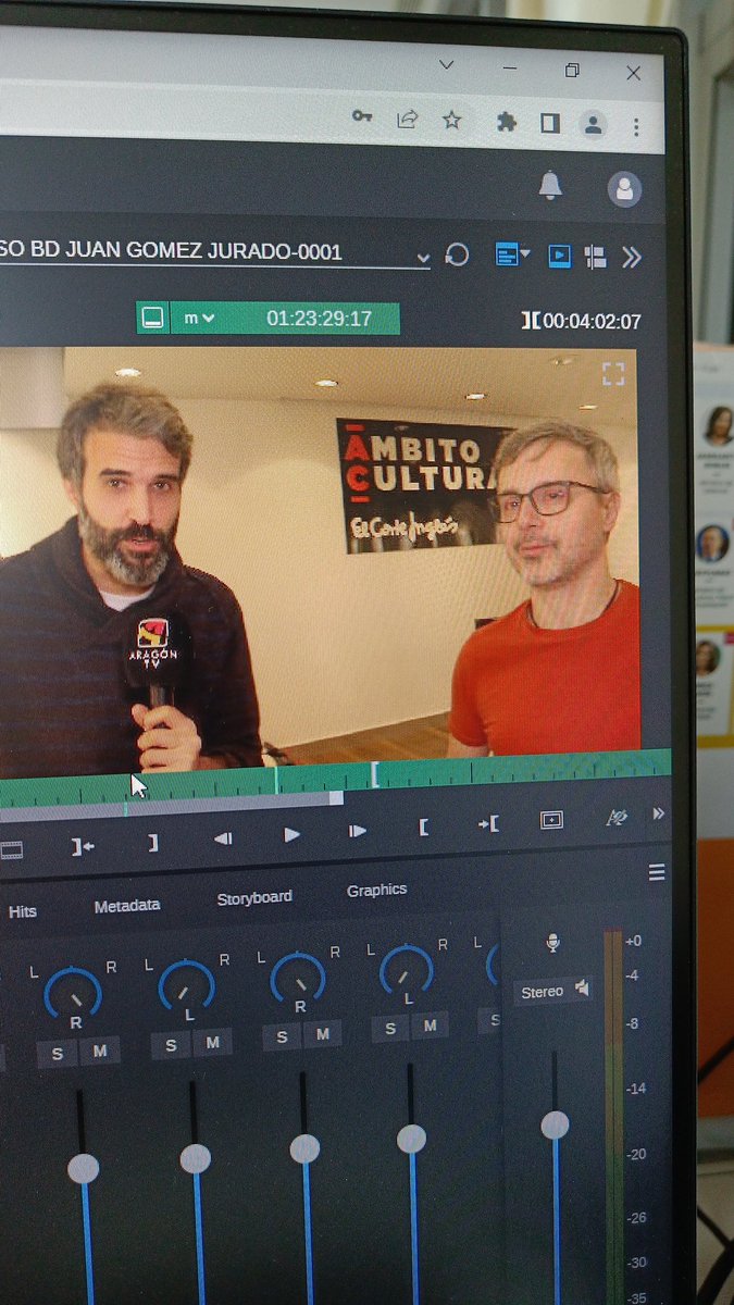 SrMorix's tweet photo. @JuanGomezJurado, he empezado la entrevista como fan y la he acabado como muy fan. Gracias por el rato. Te iba a pedir que me dedicaras el libro, pero no quería hacer esperar a la gente. Para la próxima. https://t.co/kVkdLQSxDV