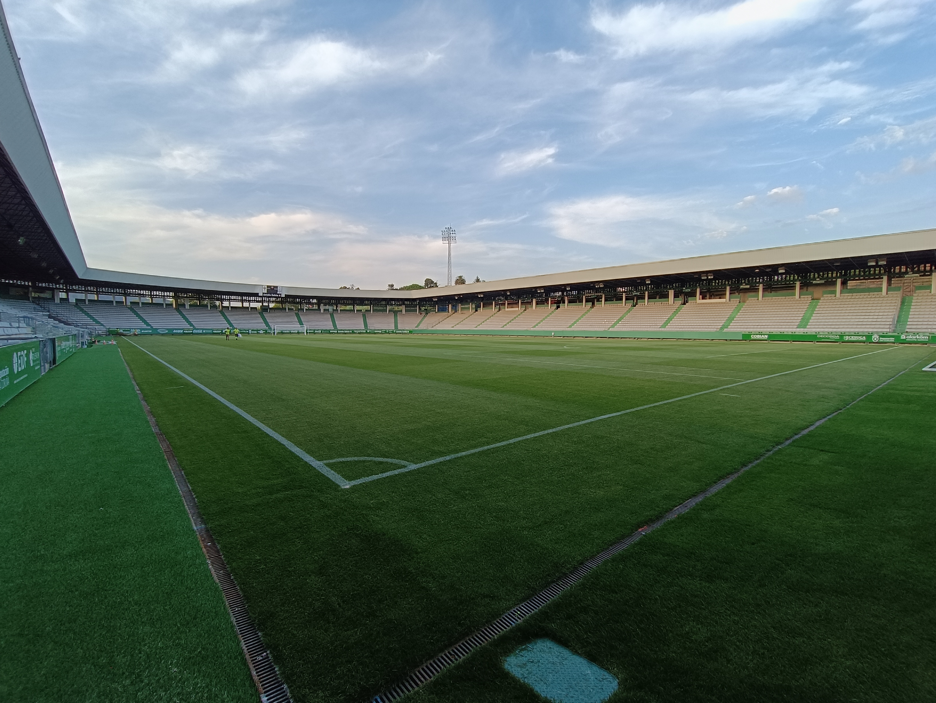 Racing Club Ferrol on X: 🌤️ Buenos días! 🤝🏼 Paces? 📹 Vamos a conocer  un poco a los nuevos fichajes! 🎥 Parte 1 👋🏼 Buena tarde!   / X