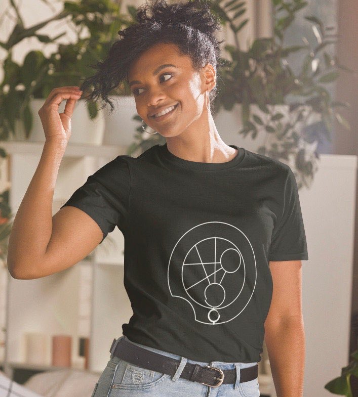 WarPumpkin88's tweet photo. There is Still time for an amazing Christmas gift for fans of #doctorwho why not get them a custom T-shirt or mug in black or white with a personal message in #gallifreyan https://t.co/NLzoKUgJ6s