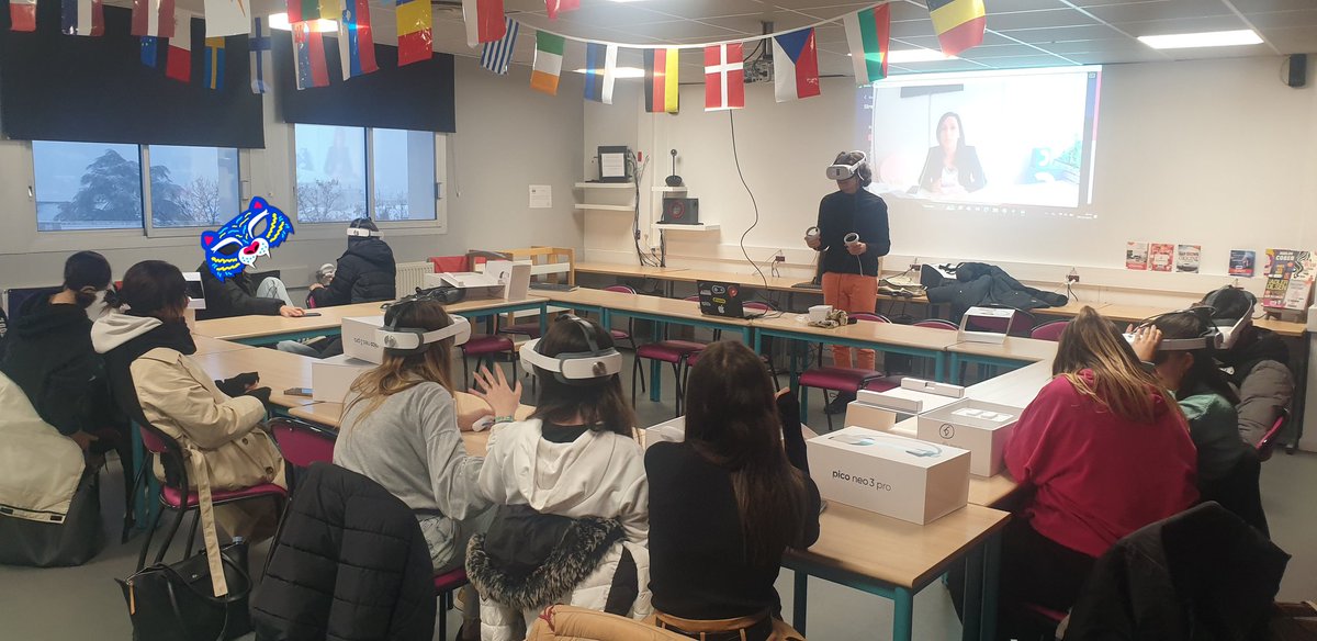 Séance VR ( Réalité Virtuelle) avec les élèves de 1 ere Bac Pro Agora :
- presentation du casque,  son fonctionnement, les applications.
- utilisation des casques pour découvrir l´Immersive Learning : Premiers secours, se présenter lors d'un entretien. 
#uptale <a href="/HerveBertocchi/">Hervé Bertocchi</a>
