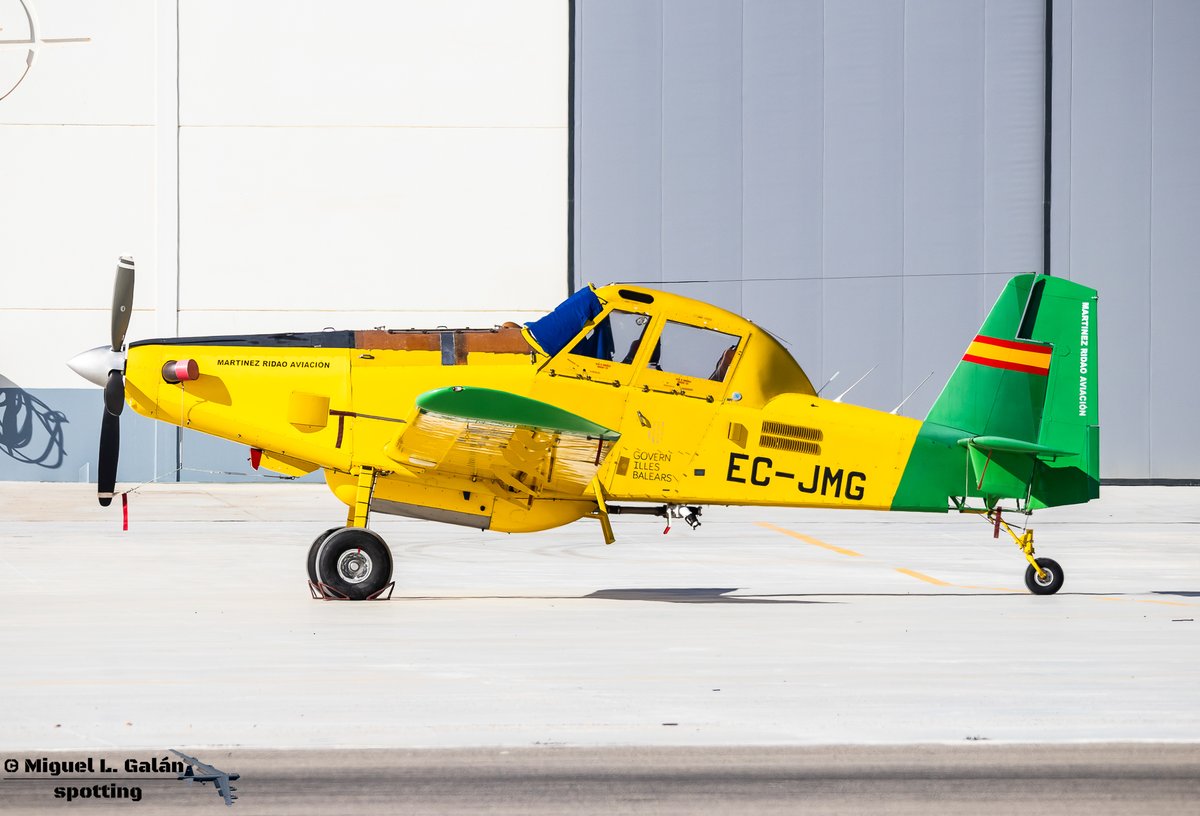 OzpSvlSpott's tweet photo. Air Tractor AT-802AF EC-JMG, Trabajos Aereos Martinez Ridao (Utrera-Sevilla). LEUT 18-11-2023 #avgeek #planespotting #aviationlovers #airtractor #martinezridao @AviacionUtrera https://t.co/msccLgDHyV