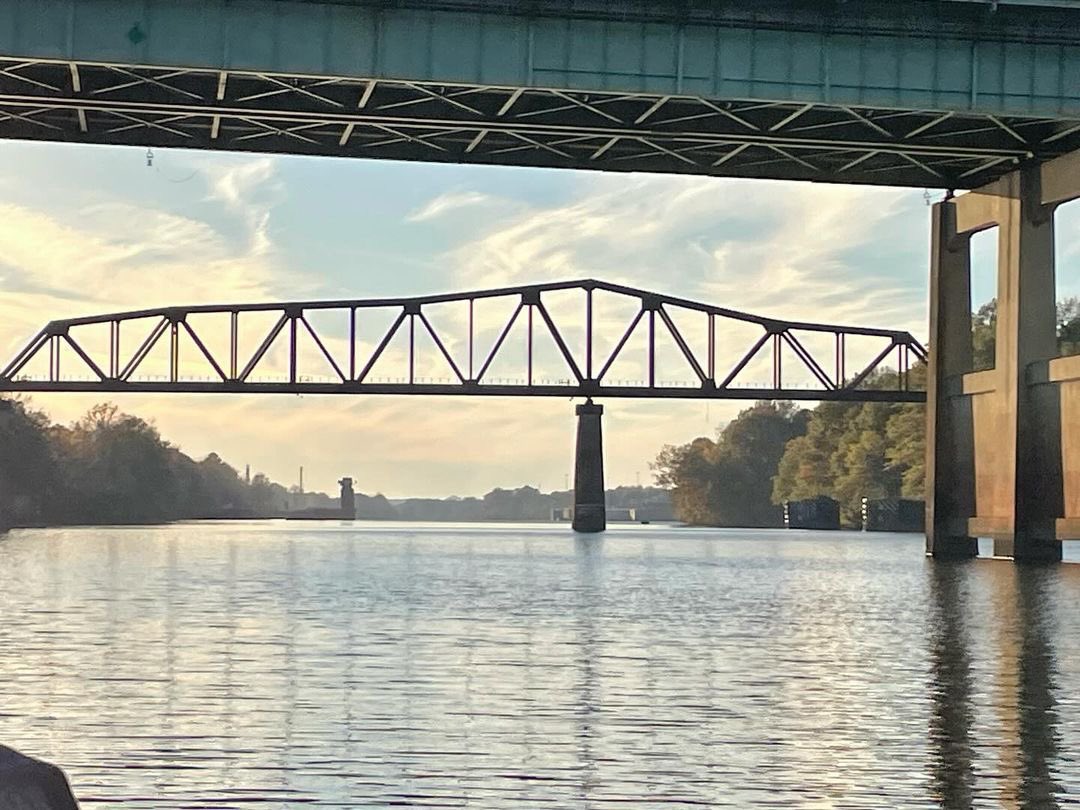 BWRiverkeeper's tweet photo. Enjoyed taking Carla Atkinson‘s UA Freshwater Ecology students out on river patrol last week. We talked about Tuscaloosa sewage spills, Nucor Steel, Warrior Asphalt, chemical plants, dams, Hunt Oil Refinery, and much more. https://t.co/LIIrML9Gyj