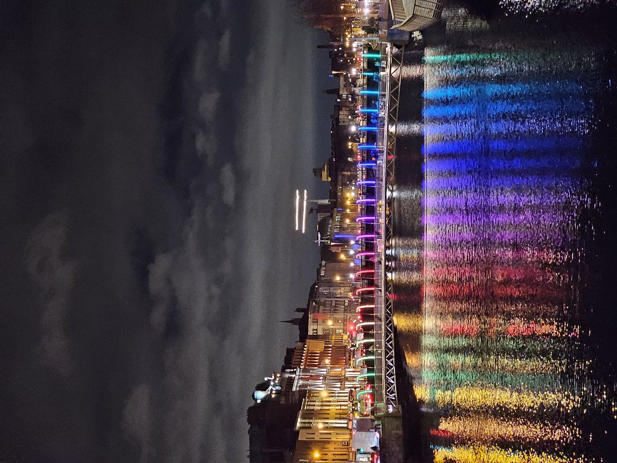 CliveI4's tweet photo. This is the real Dublin to me... bright  welcoming and impossible to beat on a winter night. https://t.co/gCIuwmpr3J