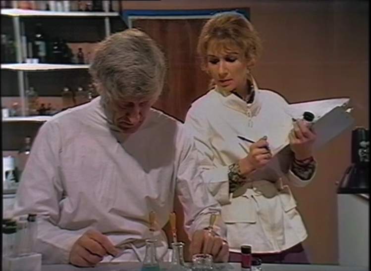 DWUDatabase's tweet photo. There is quite a long time spent on showing actual science, which works surprisingly well. We also get to learn that the Doctor is "several thousand years" old. It does seem silly though that it is only two of them when the whole world is at stake... #DoctorWho #Sensorites https://t.co/d6rciGTfrY