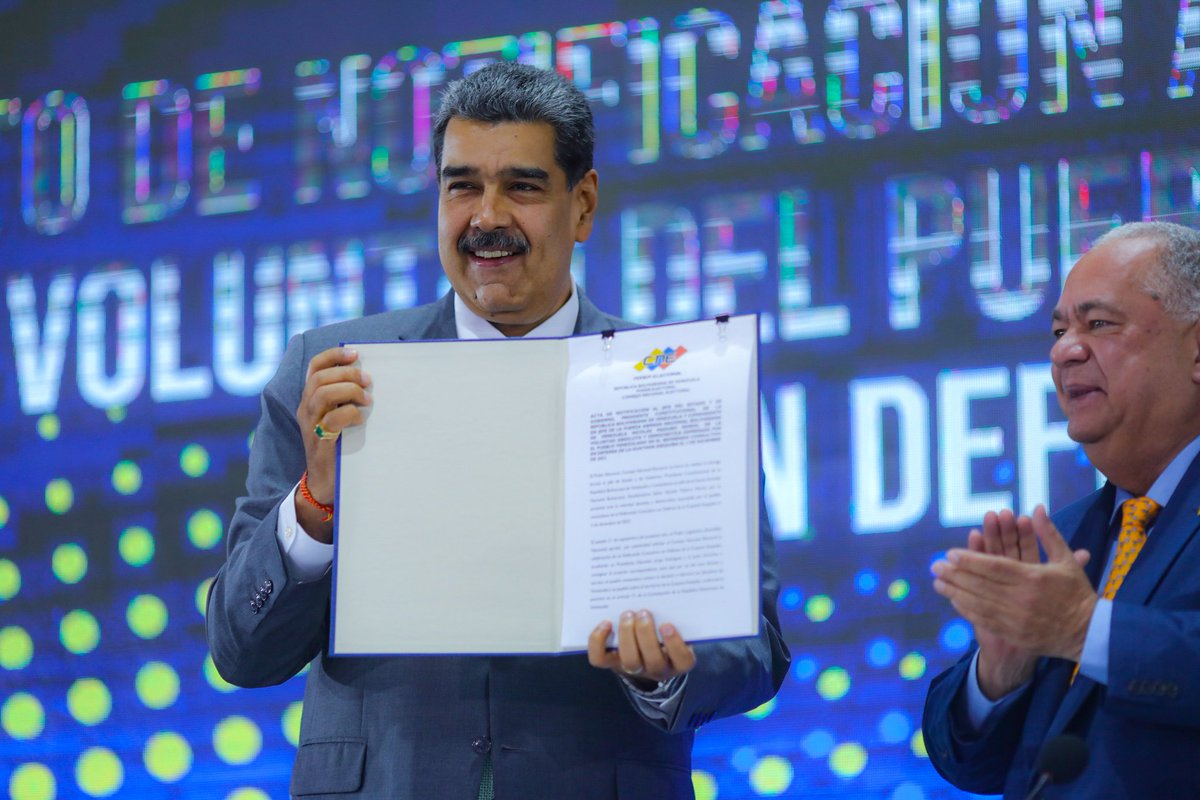El Referéndum Consultivo por la defensa de nuestra Guayana Esequiba se inscribe en la historia electoral de Venezuela, es la elección Nº 30 en los últimos 24 años. ¡Récord Mundial! 30 elecciones consecutivas y constitucionales, y de ellas 7 referéndum consultivos. Es nuestra