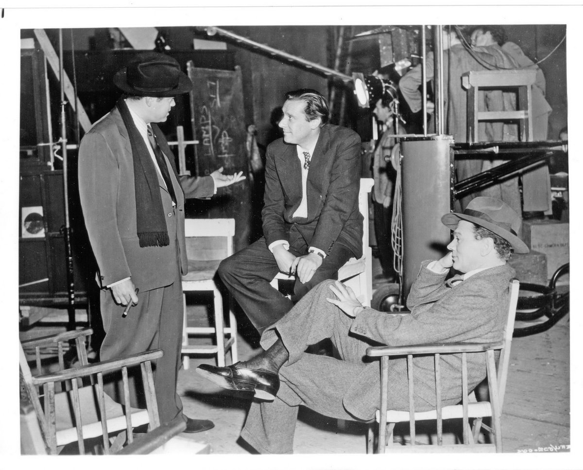 Oct 22 until Dec 10: 75years ago shooting of #TheThirdMan in #Vienna.
3 more photos of Ferris Wheel rehearsal.
#OrsonWelles convincing #CarolReed by arguing. 
All original pictures on display in our museum❗
©courtesy #StudioCanal
#derdrittemann #postwar #filmnoir #filmmuseum