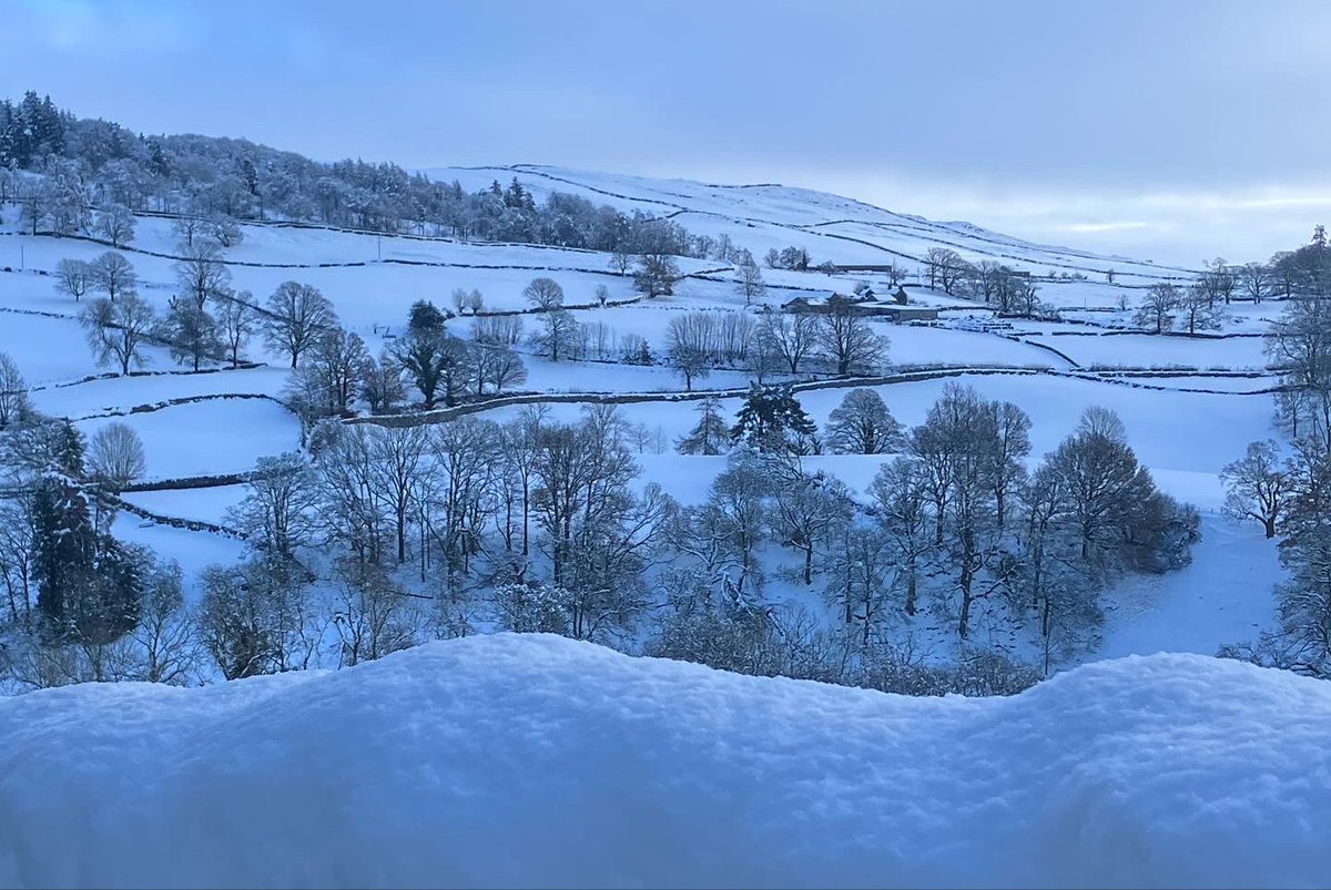 IcicleUK's tweet image. Lakes Snowstorm
🏔️🎒☃️🚨🥶❄️⛏️
Over the weekend the #LakeDistrict was hit by major snow storm, with roads blocked, vehicles abandoned, homes without power. A huge shout out to #MountainRescue teams, who worked tirelessly!

〽️ ldsamra.org.uk/donate

#uksnow #windermere #snow