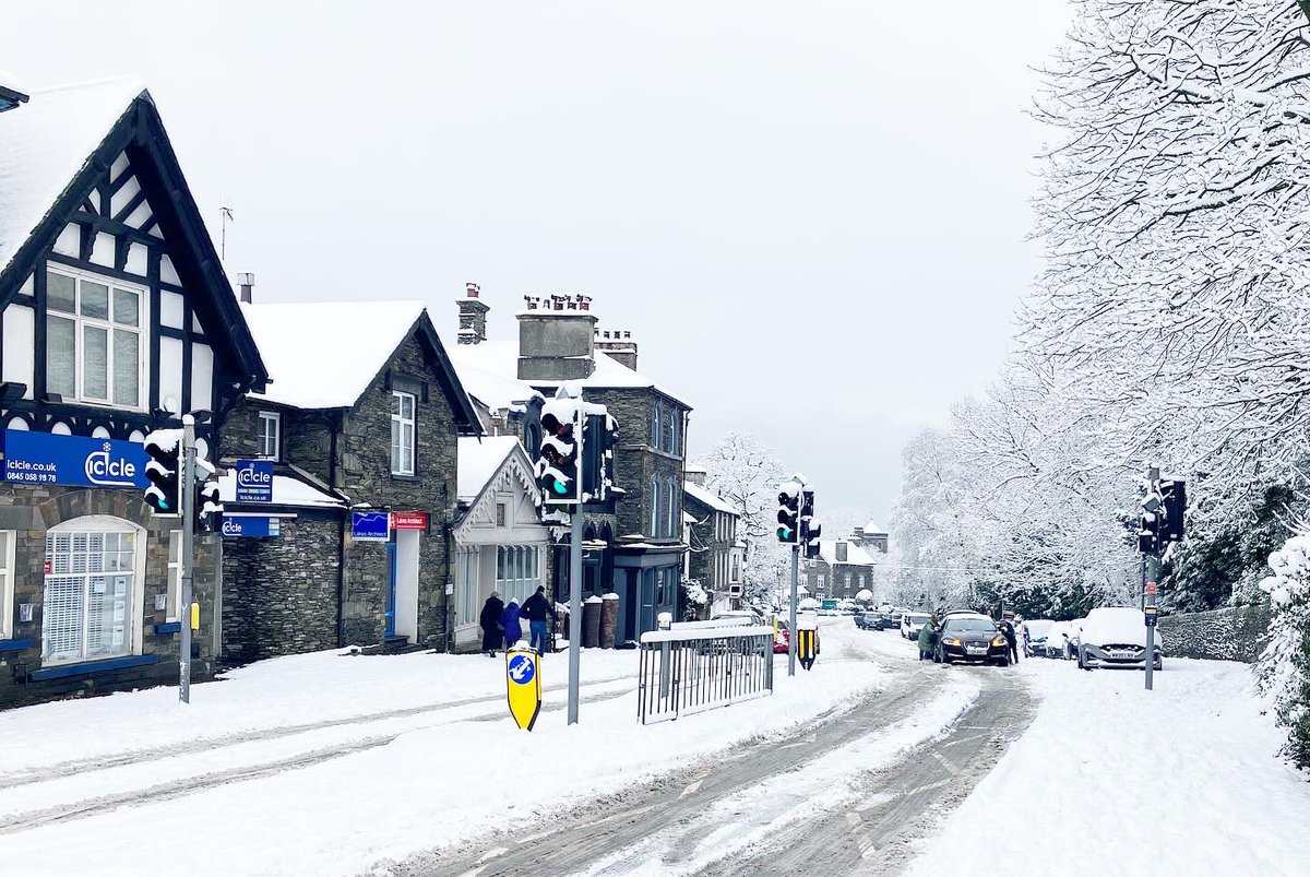 IcicleUK's tweet image. Lakes Snowstorm
🏔️🎒☃️🚨🥶❄️⛏️
Over the weekend the #LakeDistrict was hit by major snow storm, with roads blocked, vehicles abandoned, homes without power. A huge shout out to #MountainRescue teams, who worked tirelessly!

〽️ ldsamra.org.uk/donate

#uksnow #windermere #snow