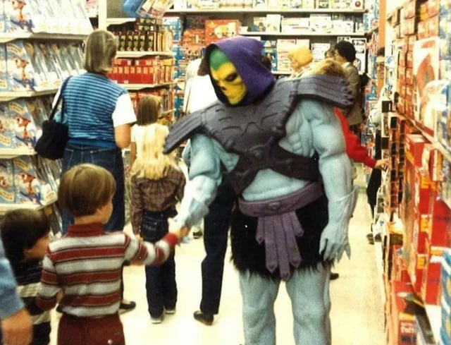 Happy #MotUMonday from 1980-something, where you could walk down the toy aisle and meet celebrities like Skeletor if you were lucky! 
.
.
#MotU #Skeletor #HeMan
#MastersOfTheUniverse 
#ToysRUs #Toys #The80s 
#ILoveThe80s #80sKids