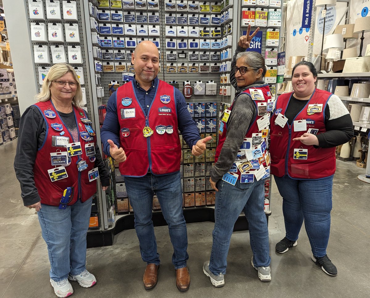 Fishon2612's tweet photo. The front end team in Hicksville is ready to rock in gift cards #teamhicksville #lowes #frontendteam https://t.co/WOmJQ8Zyb2