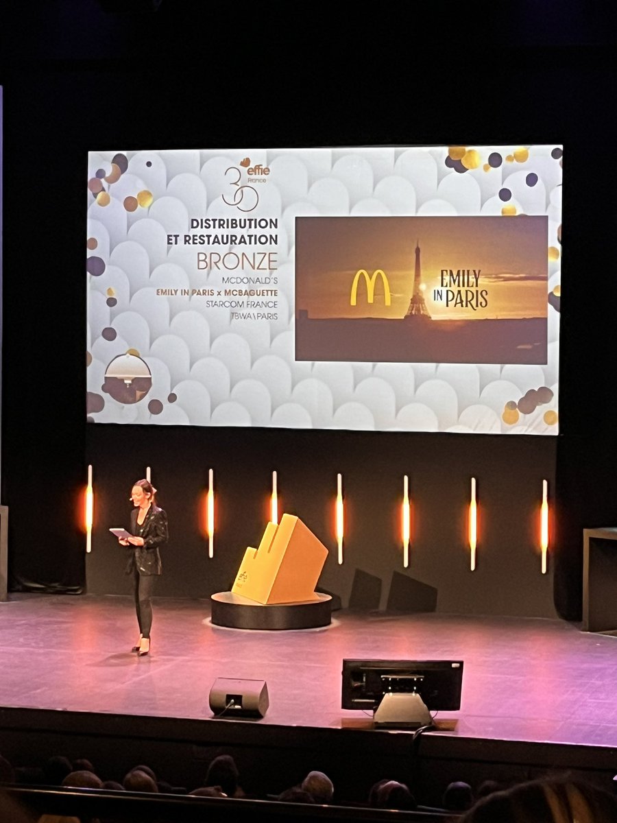 Immense fierté : Effie De Bronze pour Emily in Paris/McBaguette ! Une récompense de plus pour ce cas exceptionnel et inédit. Merci à McDonald's  France, à nos partenaires TBWA à toute la team Starcom France  de Laura Bizet, Caroline Letailleur &amp; PMC pour cette très belle idée.