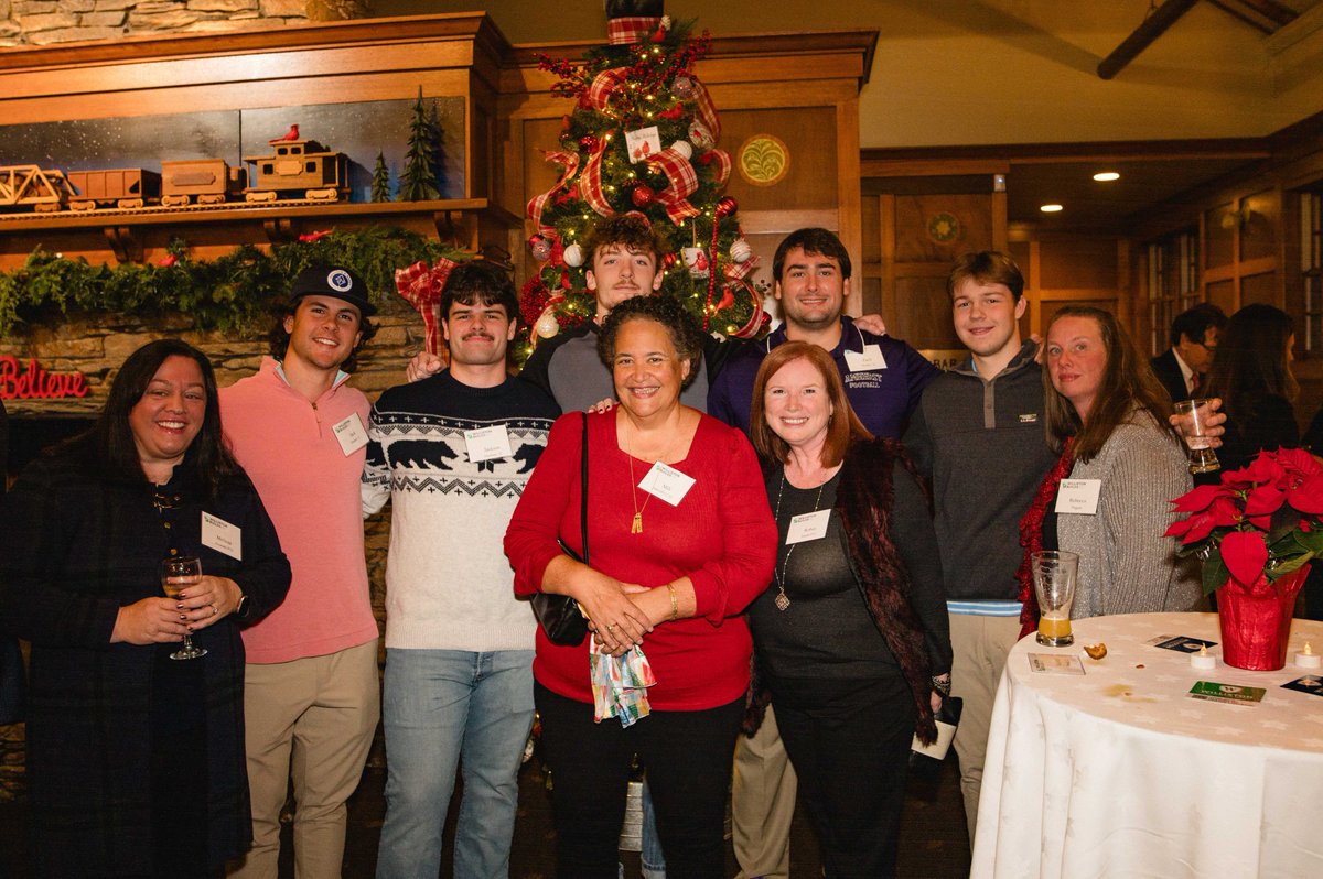 A big thank you to everyone who came out to our WMass holiday party last week! It was a blast catching up with everyone and sharing in some holiday cheer. 📸 - flic.kr/s/aHBqjB5DBV