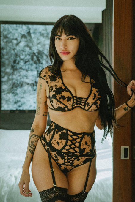 🔔New York City🔔 Treat yourself to an early x-mas present and book a duo with me and the lovely @datesimone