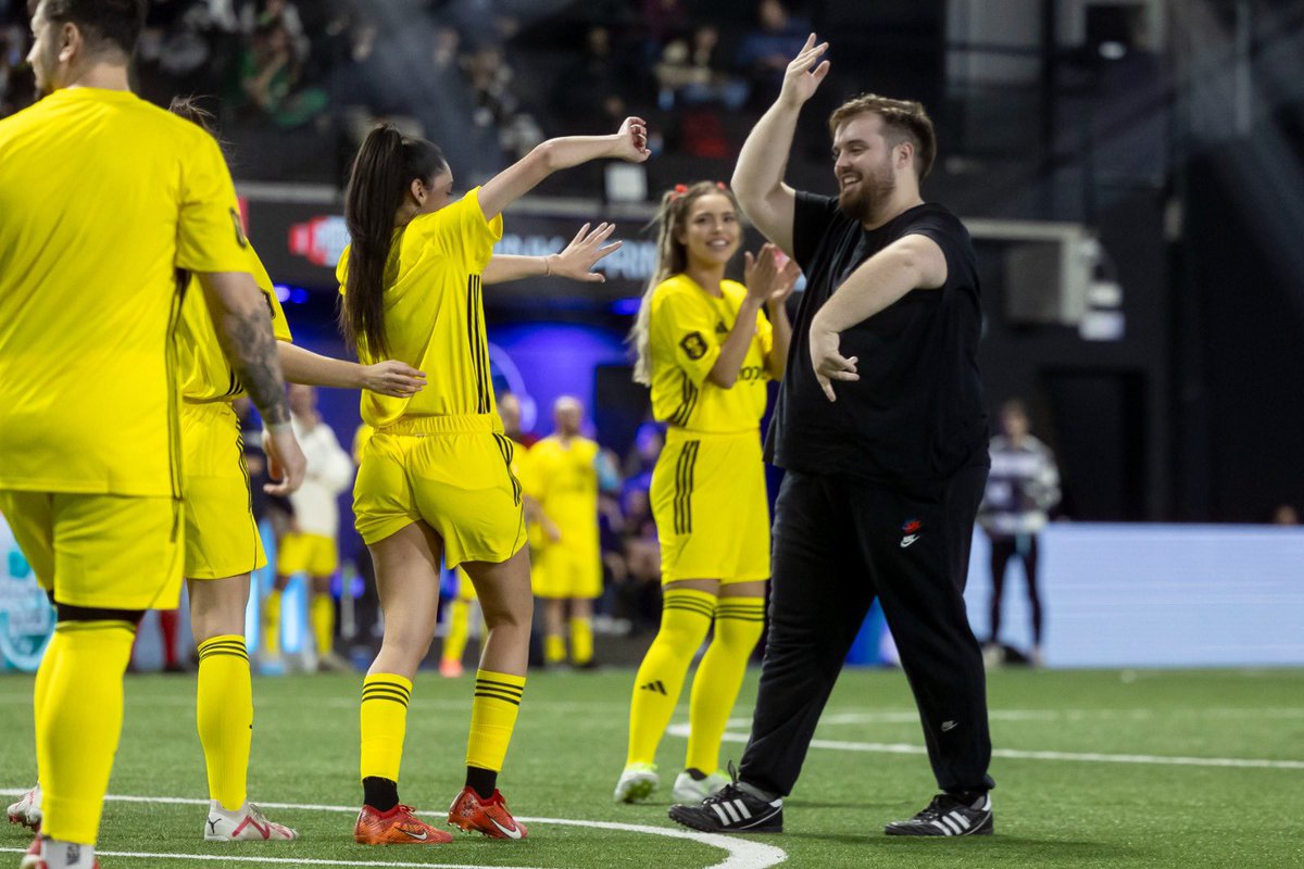 Miikkita_'s tweet photo. Agradecerte a @IbaiLlanos y a todo el equipo que está detrás por esta tremenda oportunidad. 
Me siento la persona mas afortunada de jugar junto a Ibai  🥹 y mis otros compañeros de equipo representando @AniquiladoresFC  jugando para una buena causa #Ibainefico ❤️🤍 https://t.co/fnl21SnRZv