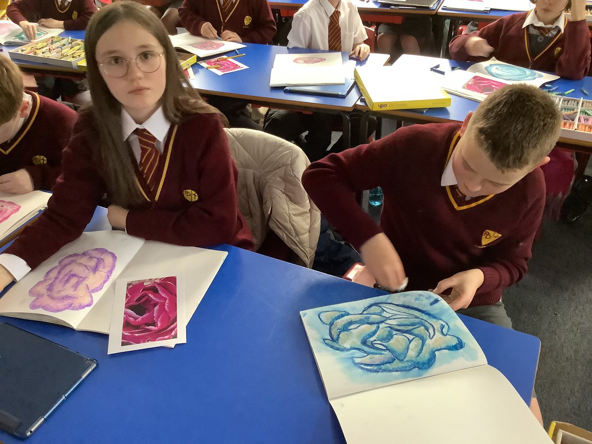 PDA_Y6's tweet image. To create the background, we used an oil pastel technique called oil blending to blend the oil pastel across the paper. #pdaart