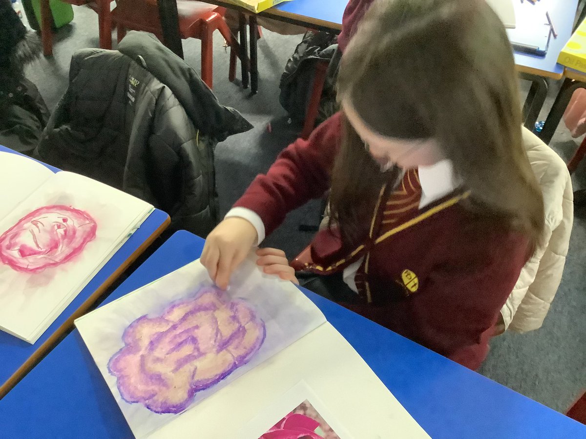 PDA_Y6's tweet image. To create the background, we used an oil pastel technique called oil blending to blend the oil pastel across the paper. #pdaart