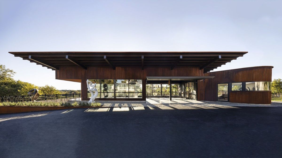 Architizer's tweet photo. Featuring a state-of-the-art hydraulic lift and adaptable spaces, this artist’s studio brings sculpture art to life, blending functionality with creative display.

Details: https://t.co/EoAzCtvbyV | 📍 Williston, VT, United States #ArchitizerAwards https://t.co/wyWZfvTwJs