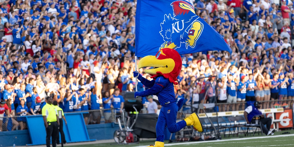 🚨 MEMBERSHIP DISCOUNT! 🚨 Celebrate @KU_Football's 14th bowl game appearance with 14% of all KU Alumni Association memberships for the next 24 hours! 📲 Join, renew or upgrade at the link below! 📅 This discount offer ends Tuesday, Dec. 5 at 10 a.m. bit.ly/3GtrNUo