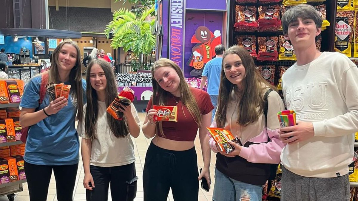 gappexchanges's tweet image. In November, 20 GAPP students from Peter-Vischer-Schule in @nuernberg_de visited their GAPP exchange partners at @PennridgeSD , PA. 
📸 Enjoy some impressions from their adventures and farewell dinner. 
#GermanAmericanPartnershipProgram #gappexchanges #goetheinstitut