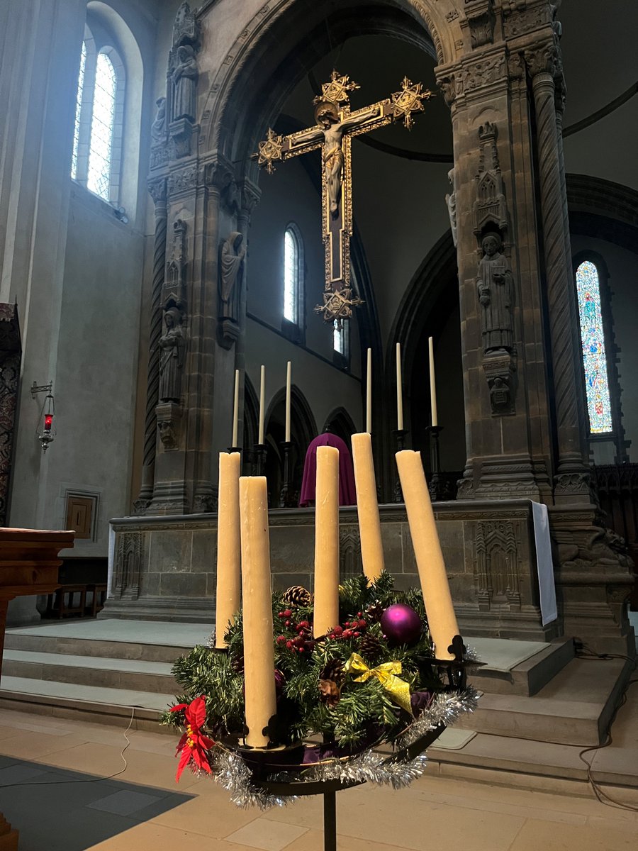visitampleforth's tweet image. Yesterday was the first Sunday of Advent. 

We now prepare for the birth of Christ at Christmas and celebrate the beginning of a new liturgical year.

Our Advent wreath is now on display in the Abbey Chuch, and a new candle will be lit each Sunday.

#AmpleforthAbbey #HappyAdvent