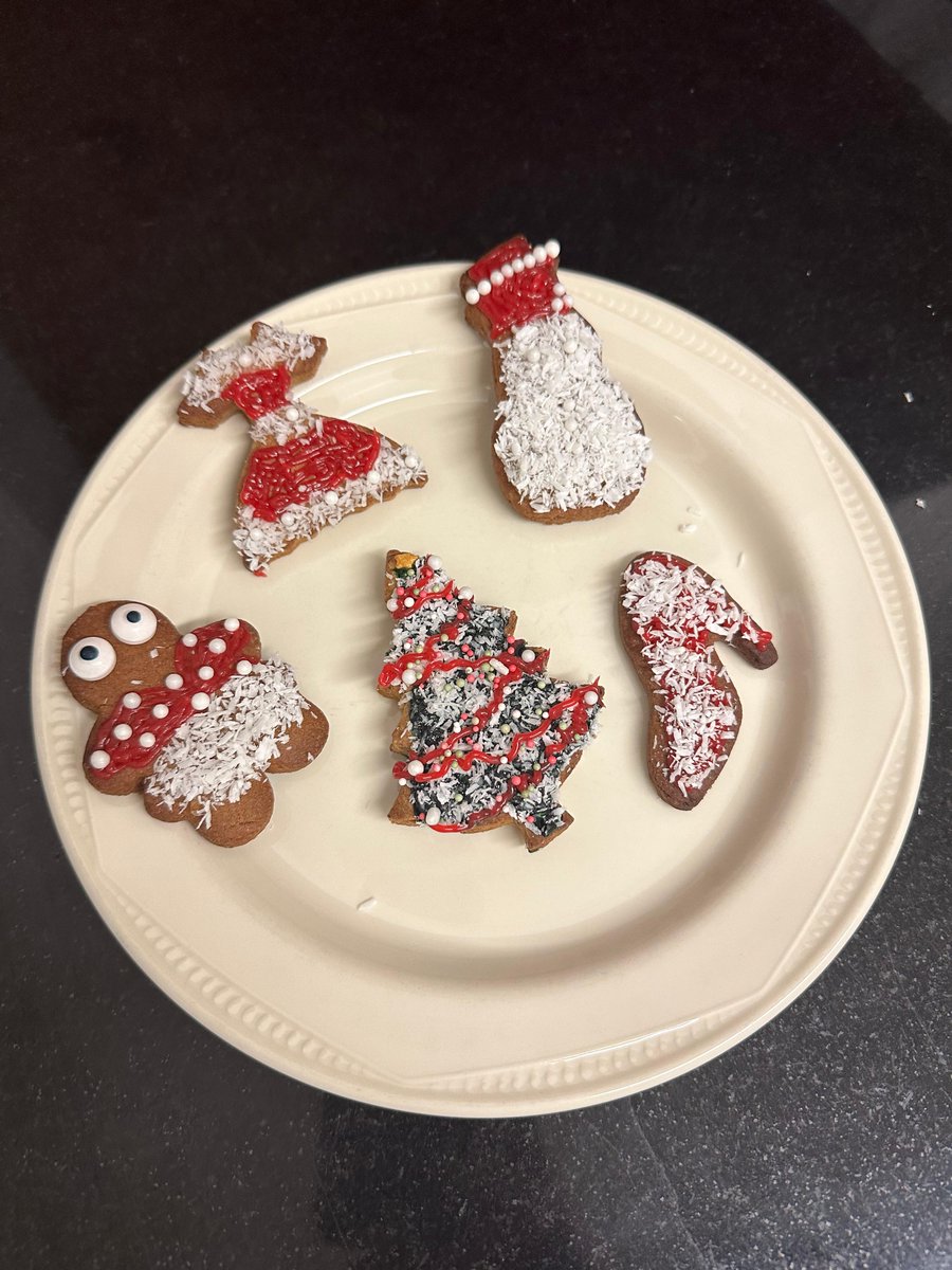 Keep up with the latest from our #HouldsworthHouse boarders! Read the update 👉👉ow.ly/2gNt50Qf1wg. Recent pottery café painting session, Edinburgh Christmas Market trips for rides and treats, festive gingerbread crafts, and more holiday fun! #TisTheSeason 🌟🎄