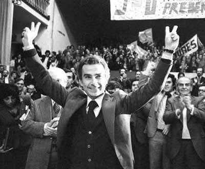 JMFernandesEU's tweet photo. Faz hoje 43 anos que morreu Francisco Sá Carneiro, fundador e líder do Partido Popular Democrático/Partido Social Democrata. 

Sá Carneiro era um líder de enorme categoria, corajoso e visionário.

#SáCarneiro #Camarate #PSD

@psdparleuropeu @ppdpsd https://t.co/Hhes8ZANn1