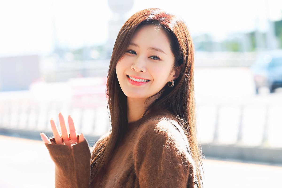 coffeeshot125's tweet photo. 🎂Happy Birthday To Yuri 2023✨
We wish you a good health and all happiness in your life. 
Your happiness is our happiness. 
Always support and love you forever 
We 🤌🏻 you

#유리한챕터_1205
#YuriGlassKwonDay
유리야 생일축하해 https://t.co/ag40lw3Zqj