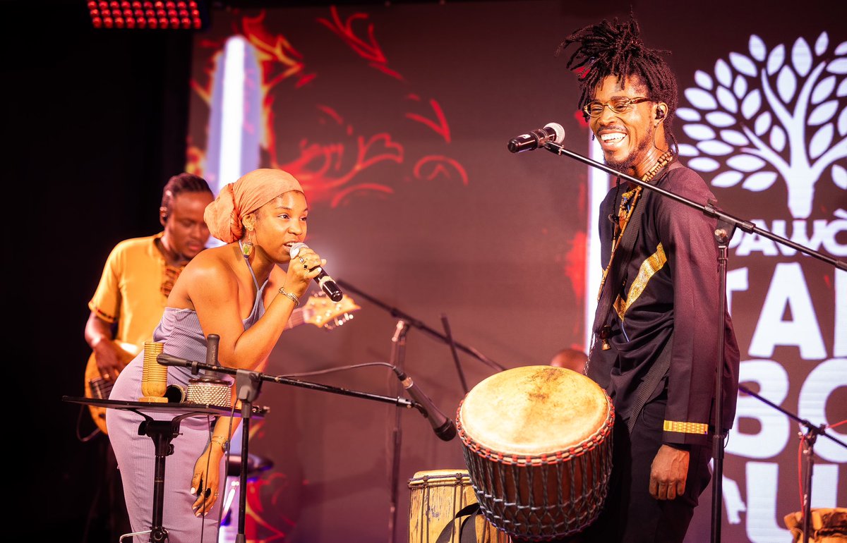 SoleilTafa's tweet photo. Depi w fè mizik ak atis sa yo, ou pa dwe al nan espektak yo, y ap fè w monte sèn nan vin chante bay 🥹😂.
#MizikLakayAnNou #MLAN #CentreCulturelCaraïbes #AboutLastNight
cc @PTanbou @CiscoLafrance
📷 @amazan_charly https://t.co/yHlx7pzilf