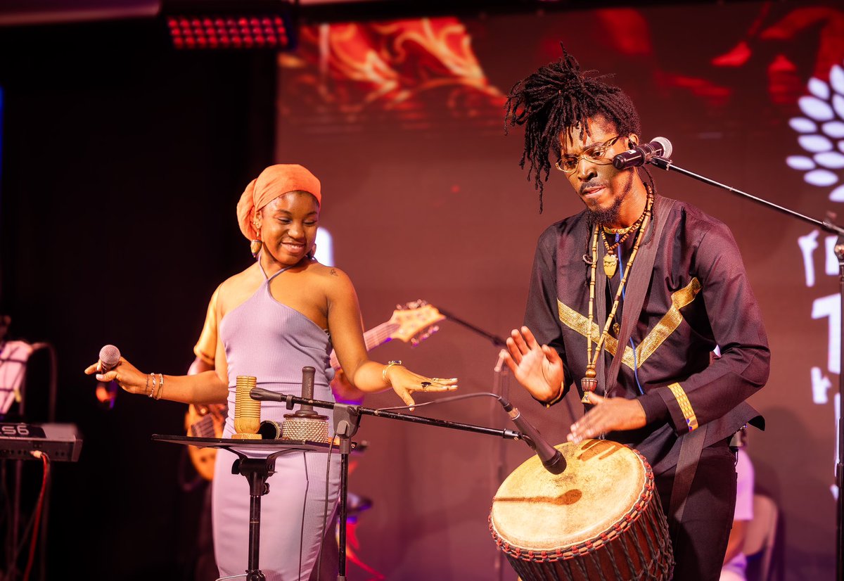 SoleilTafa's tweet photo. Depi w fè mizik ak atis sa yo, ou pa dwe al nan espektak yo, y ap fè w monte sèn nan vin chante bay 🥹😂.
#MizikLakayAnNou #MLAN #CentreCulturelCaraïbes #AboutLastNight
cc @PTanbou @CiscoLafrance
📷 @amazan_charly https://t.co/yHlx7pzilf