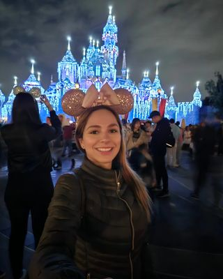 Lena33889's tweet photo. Did you guys have a good weekend. Disneyland was a blast to visit. https://t.co/qwsi3pVZsk
