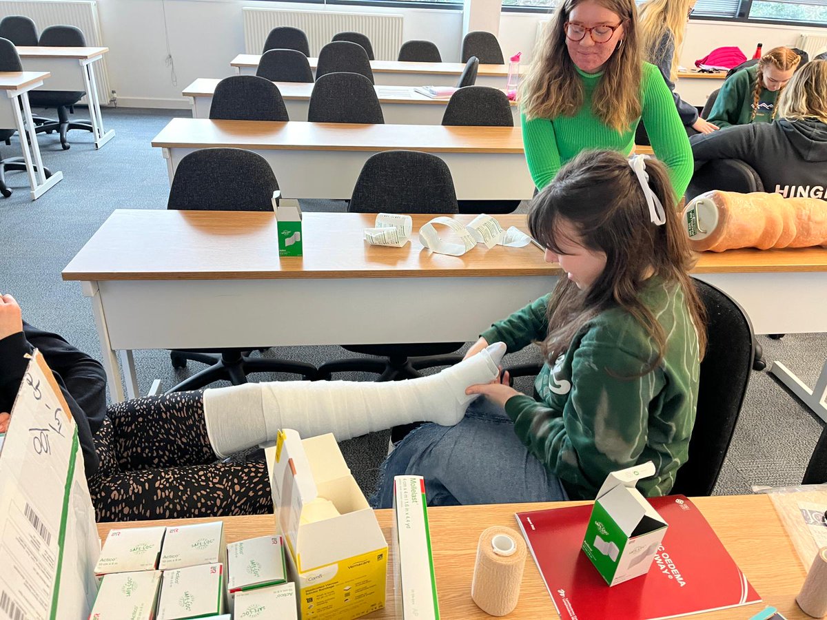 Great to be with nurses of the future @AberUni all things lymphoedema and chronic oedema 'that little bit of oedema does matter ' keep legs well and refer early! Great interaction and practical sessions too! thanks @emylou81 @LymphNetWales #legsmatter #studentnurses